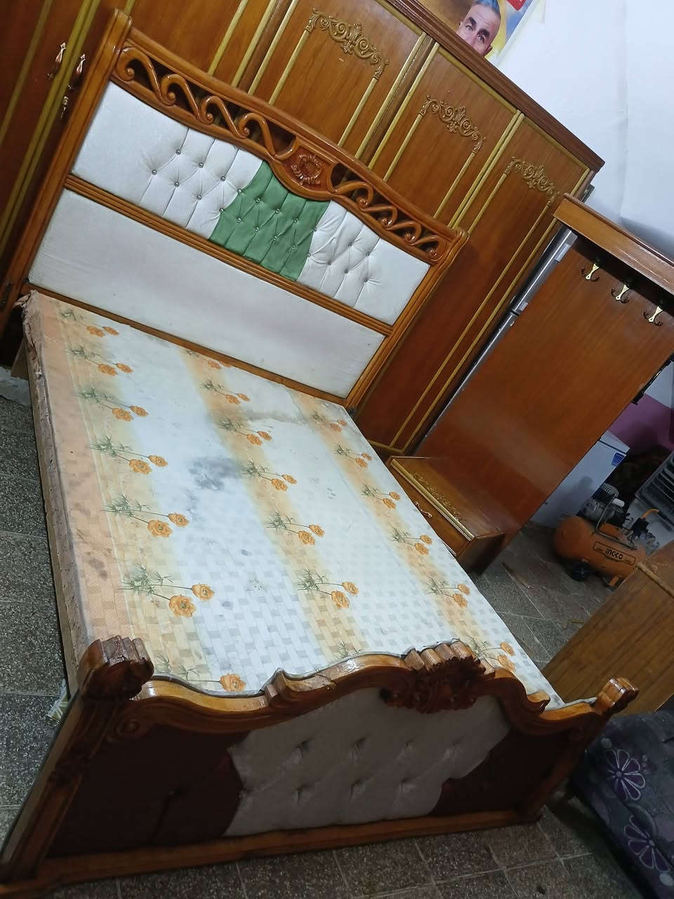 غرفه ام ٥ صاج زان ملاحظه تحتوي على يدات جدد قفاله جدد صبغ تلميع كامل ظهر جدد مامدكوك بيه بسمار جام جديد متواجد علخاص اكو توصيل بفلوس رقمي ***********سعره ٣٥٠ قفل قفل 🔐
