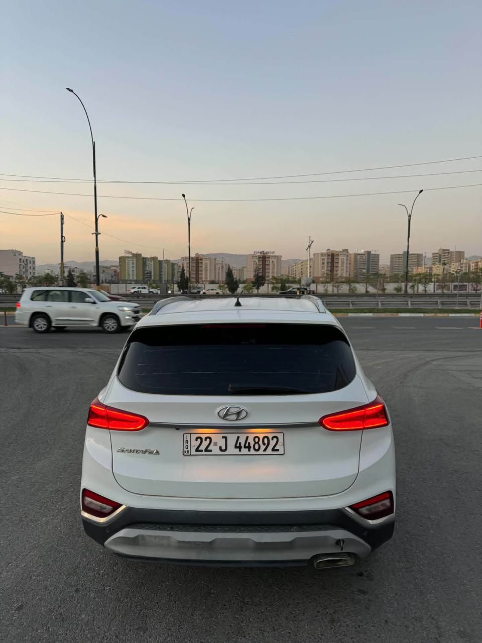 للبيع: هيونداي سنتافي 2019 وارد كوردي خليجي (فول مواصفات بدون بانوراما)
 الموديل: 2019
 المحرك: 2.4 لتر (4 سلندر)
السعر:195 ورقة 
 المواصفات:
 فول مواصفات (بدون فتحة بانوراما)
 3 مقاعد (7 راكب)
 3 قطع تبريد (تبريد مركزي منفصل للسطر الثاني والثالث)
 مرايات شفط / كشف كهربائي (مع إشارات بالمرايا)
 شاشة لمس مع كاميرا دوارة / خلفية
 حساسات خلفية / أمامية
 كبسات وتحكمات ستيرن كاملة (كرك / تثبيت سرعة)
 أنظمة قيادة متعددة (Eco / Sport / Smart / Normal)
 نظام فرامل ABS ونظام عدم الانزلاق (Traction Control)
 ويل كب حجم كبير
 كشافات وقلايات / زنون وأضواء LED نهارية
 الحالة والصبغ:
صبغ شبر بالبوند فقط 
وصبغ بالصندوق ( مكان الرقم)
باقي السيارة مكفول من الصبغ والبارد، والسيارة بشرط الفحص (محرك، كير، وشاصي) 
ايرباك سليم
السعر 195 ورقة 
مكان السيارة دهوك
للاستفسار
*********** واتساب
*********** واتساب موصل, نينوى
