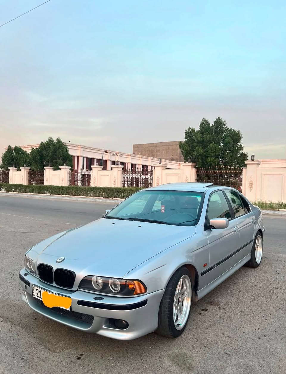 السلام عليكم 
بي ام صقر 🦅
للبيع: سعر 100 ورقة وبيها مجال للشراي 
سنوية ب اسمي 
موقع : بغداد - حي الجهاد 
للاستفسار فقط واتساب ورقم الهاتف ***********
