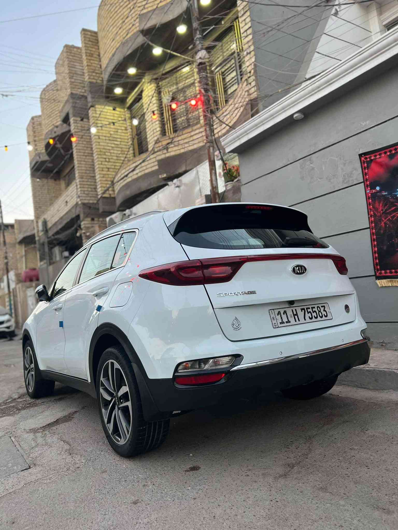 سلام عليكم سياره سبورتج للبيع موديل 19  سياره ماشيه 63 ع وضع شركه سبير منازل موصفات عاديه داخل لونين سياره جديده وأحلى من صور. سعرها 185 وبيها مجال  
اتصال 📞 ***********
