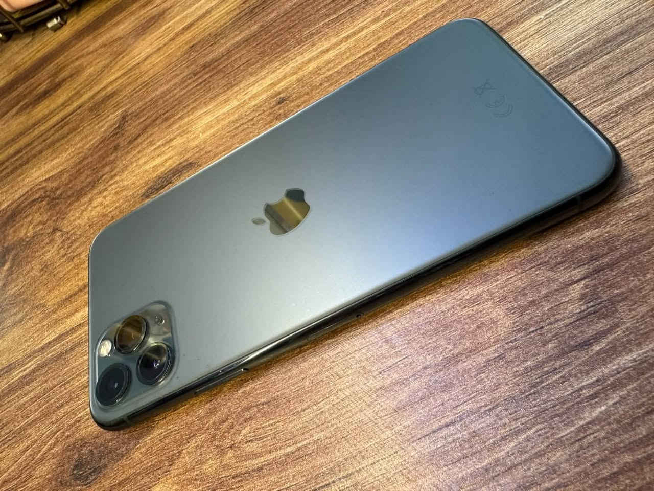 ايفون ١١ برو ماكس • ٦٤ • بطارية ٧٥٪
