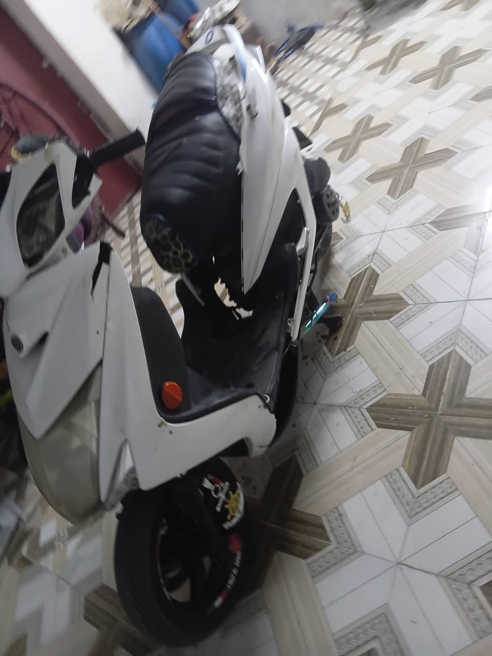 سلام عليكم سكنس للبيع مكينته ٥٨ نوزل
بيه خربطه قليله كله شغاله 
*********** 
ب ٥٠٠ وبيه مجال
