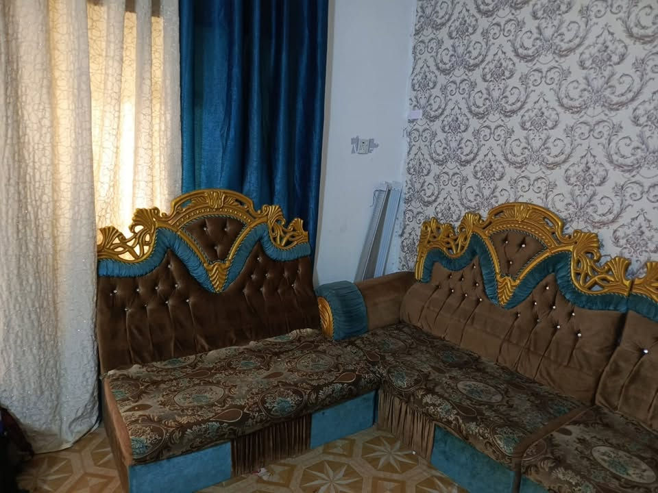 السلام عليكم
تخم ديوان عدد 25 مقعد يحتاجله فقط تنضيف بسيط العنوان حي العامل للتواصل 
***********
