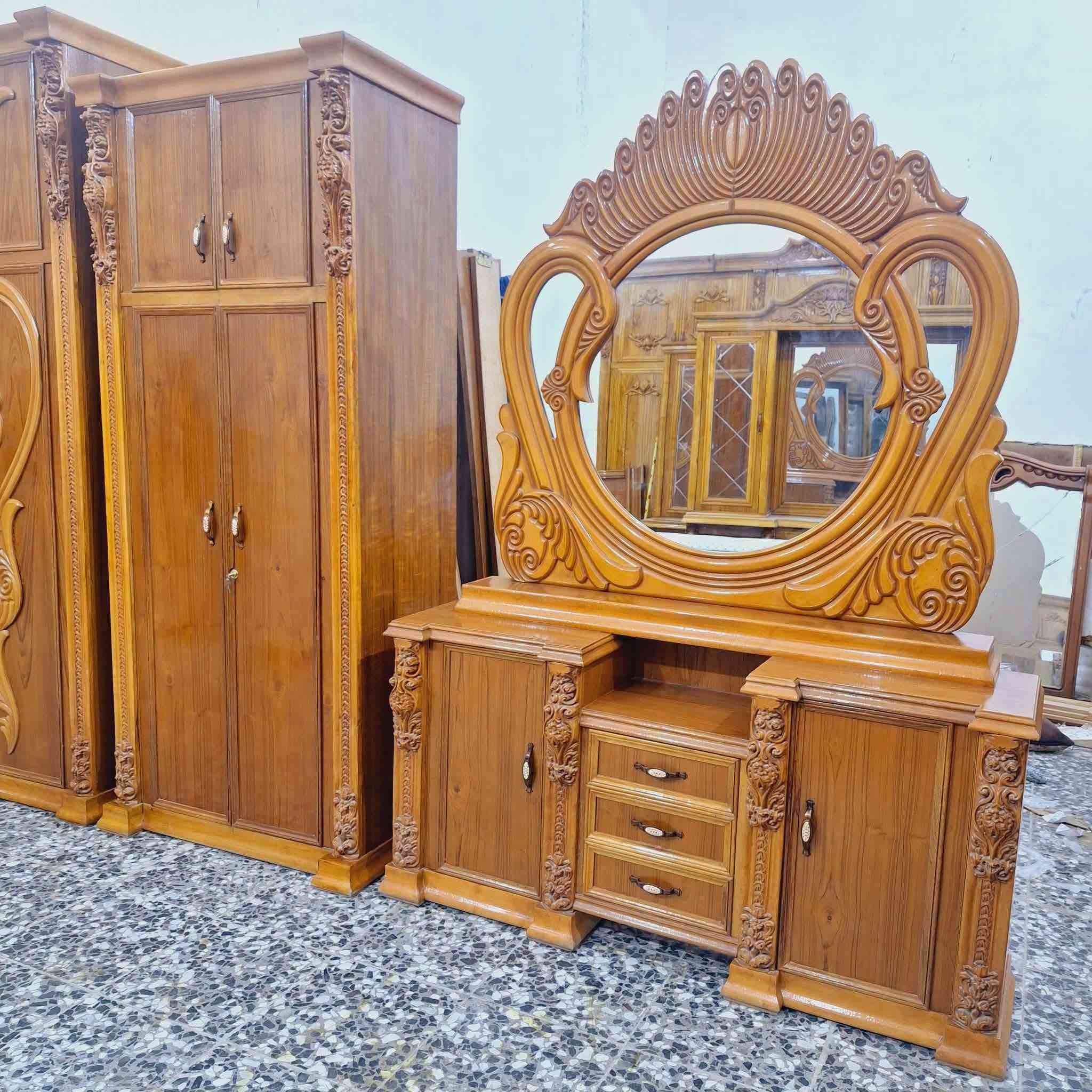 غرفه اخشاب  تسكام 5 ملم صاج خارج والداخل شغل  الهيكل ودنك  زان توج زان  شغل درجه اولى شغل الصالحية 
 الغرفه كلش ثكيله وخشب قوي واخت الجديدة ونظيفه كولش اي كسر و ضرر ما بيها  نسبة نظافته 95 /  100
القاعد زان سقف زان  الظهر جرجوبه 
 الغرفه ولا غلطه بيها و بالعافيه على لي ياخذها  
وتساب/  ***********
 العنوان بغداد  البلديات و اكو  توصيل هم موجود
