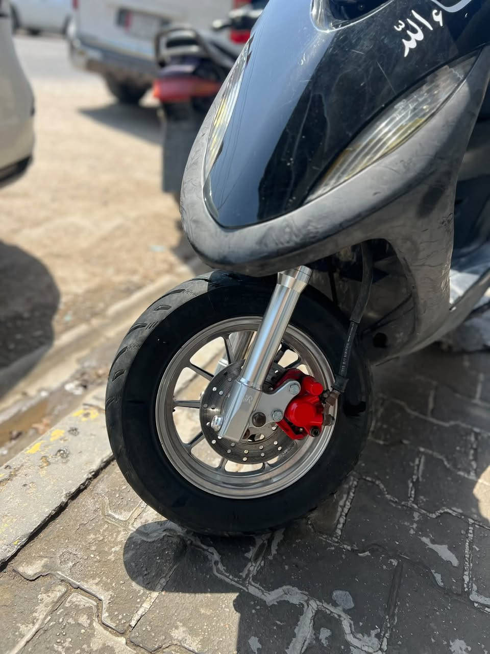 ماكس عدله 2007 دراجه تخبل بوشه49 دراجه بيه شيال رياضي بيه دبل امامي رياضي ويل رياضي دراجه مشيه يخبل شلعته تعلكك بس خرزه تعبت تبدل خرز وماناقصه غيره اي شي سلف هندر شغال كهربائيات تايرات جدد رقمي*********** فقط واتساب ولخاص مفتوح سعر 700 بيه مجال حك الجية
