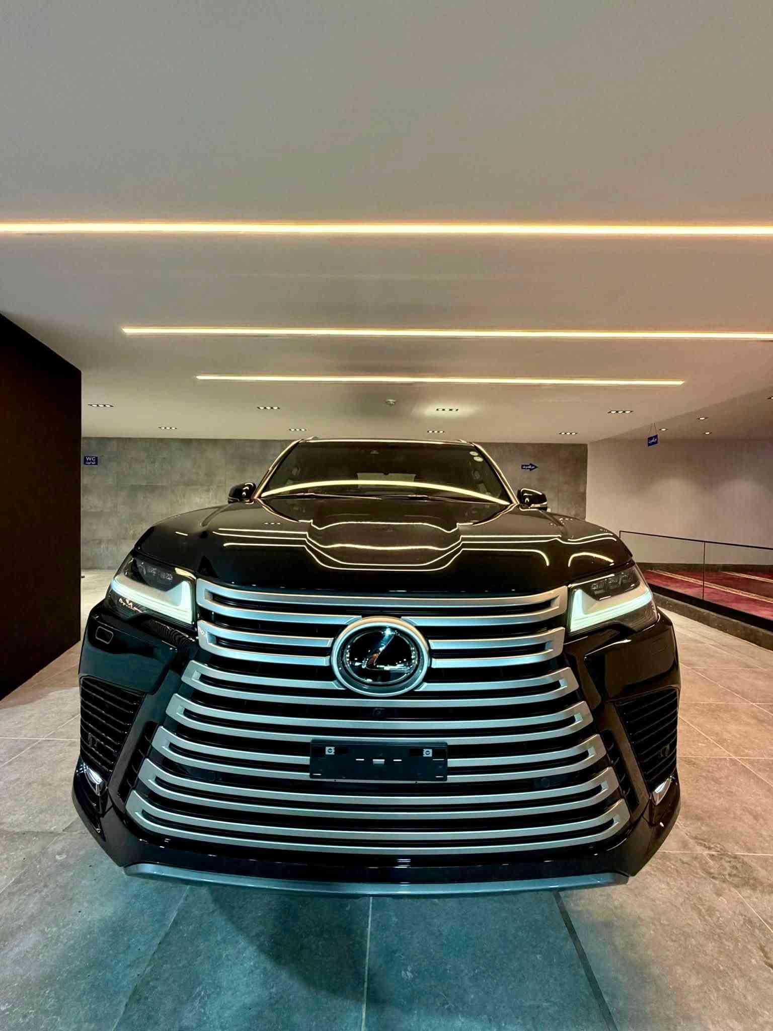 لكزس LX600 • ٢٠٢٣ • ٤٥ ألف كم