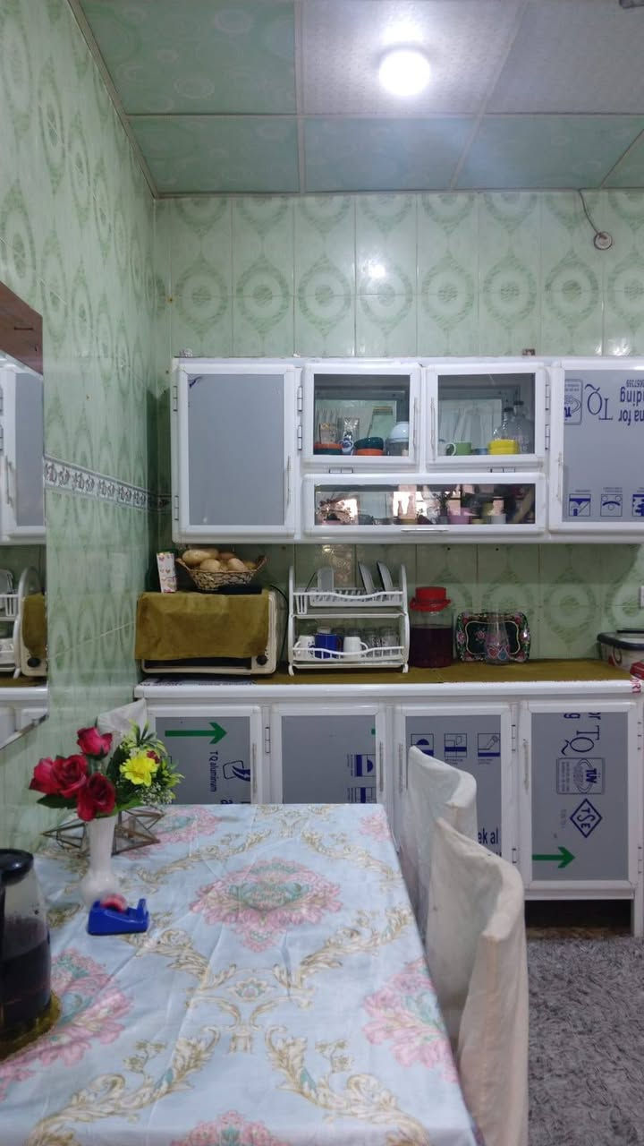 #بيت للبيع
الجربوعيه الأولى
مساحه 200
السعر الكلي الكلي 115 مليون وبي مجال 
غرفتين
وصالة
الاستقبال
مطبخ حار وبارد
صحيات
سنه بناء 2018
الاتصال او استفسار
***********
