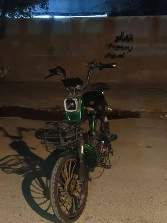 سلام عليكم دراجة شحن
مواصفات : 
1- سويج وبصمة 
2- تشغيل عن بعد عن طريق البصمة 
3-منفذ شحن للتلفون عن طريق الاستاند 
4-شاشة ايباد تحديد العطل 
5- نظام قفل السرقة تقفل الدراجة ويقفل وياهة التاير الخلفي 
6- سلة امامية 
7- الشاحنة الاصلية 
8-البطاريات 60v
9- اربع سرع
10- عداد السرعة حقيقي
11- بطاريات 5
.***********
. الموقع بغداد حي العامل شارع الشلامجة السعر 225 وبيها مجال بسيط حك الجية
ملاحظة / فقط الأشاير والايت ما يشتغل
