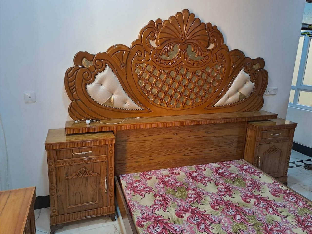للبيع غرفة اخشاب صاج فول نظافة 7 قطع 6 ابواب ملحق غرفة جاهزة ماتحتاج اي شي وبدون عيب *********** واتساب
