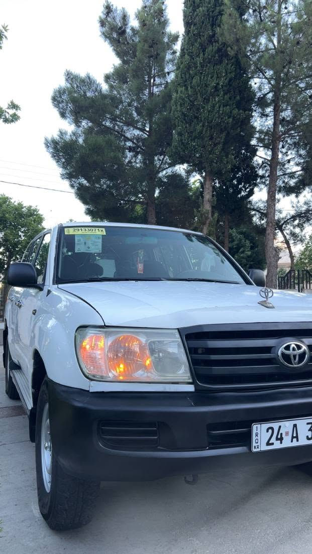 لاندگرۆسەر 
مۆدێل ١٩٩٩
مواسەفات فوول عادی
شاشە ئایپاد +ئێمپریفایەری بۆ بەستراوە 
لایتەکانی کامل زینۆنی بۆ بەستراوە 
غازی ئیتالی تازەی بۆ بەستراوە +دەبۆی وەلف چەورکردنەوە 
چوار تایەی تازەی بۆ بەستراوە 
تازە رەقەموو سەنەویو هەزەی بۆ نوێ کراوەتەوە 
مەکینەی بەشەرت 
گێر بەشەرت
دەبڵ ئەکسلی بەشەرت
تەبرید مەزبوت کار دەکات 
کارەبایات هەمووی کار دەکات 
بەناوی خۆمانە 
بە لایەکدا کەوتووە سبوغ عام کرایتەوە بەس شانو ناو دارگای زۆر جوانە 
پێشو پشتی کەپسە 
بۆ زانینی نرخ پەیوەندی بکە بەم ژمارەیە 
***********
شوێن هەولێر. أربيل, العراق
