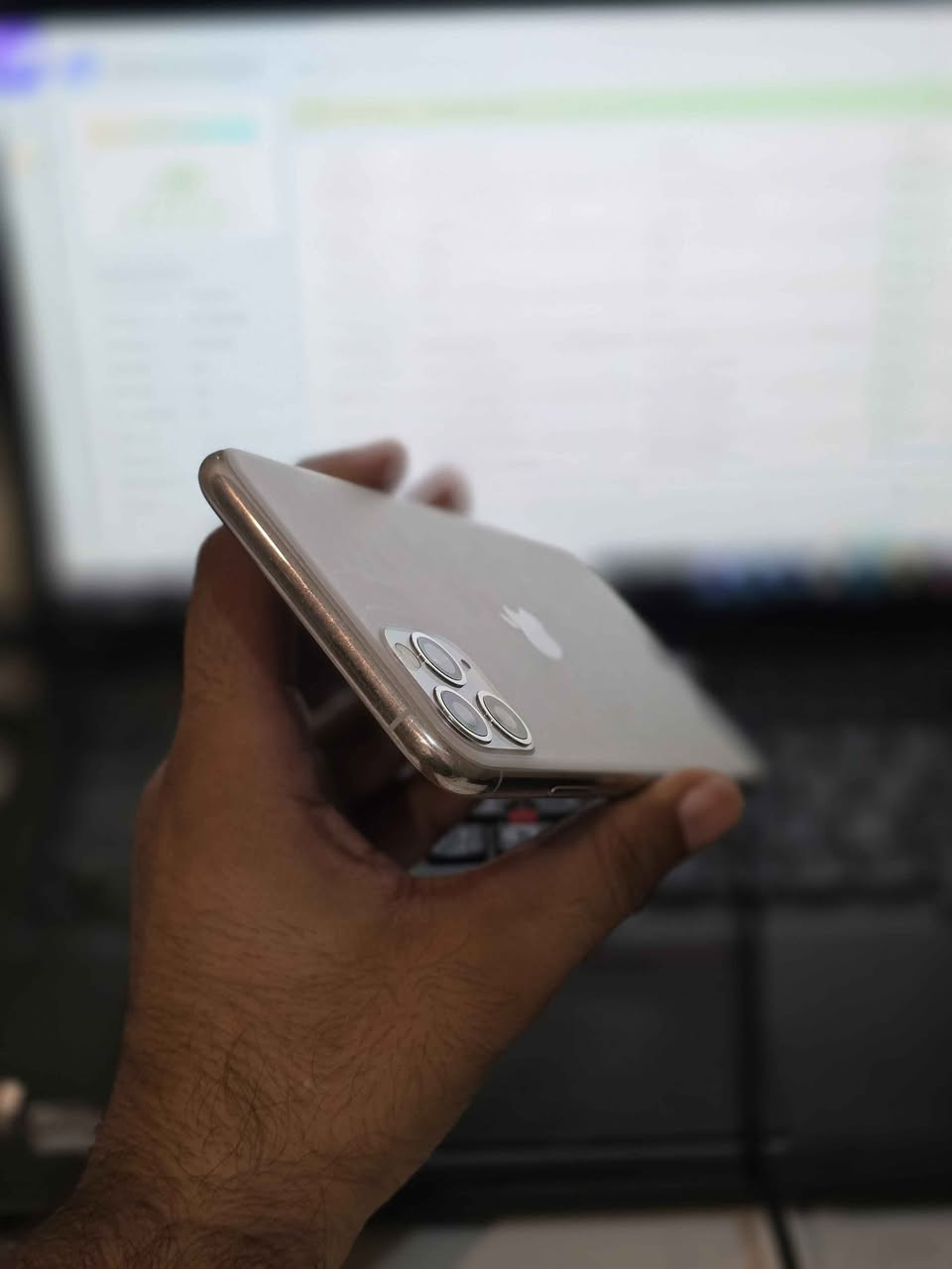 آيفون ١١ برو ماكس • ٢٥٦ • بطارية ٩٥٪