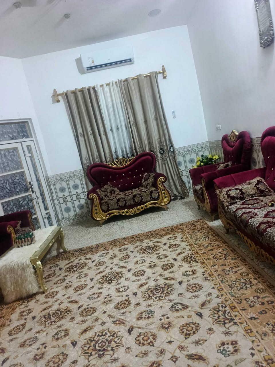 ياالله
سلام عليكم
البيت البيع طابو صرف
مساحه ((200)) متر بناء حديث ومسلح
الماجديه قرب مقام سيد جميل يعني بل مقدمه
يحتوي على 
استقبال وصاله
غرفتين نوم معه مطبخ معه منور كبير 
معه صحيات داخليه صحيات خارجيه
معه صاله كبيره فوك البيت جاهز ويخبل
استفسار اتصل برقم
((***********)) 
((***********)) اخوكم أبو عراق....
