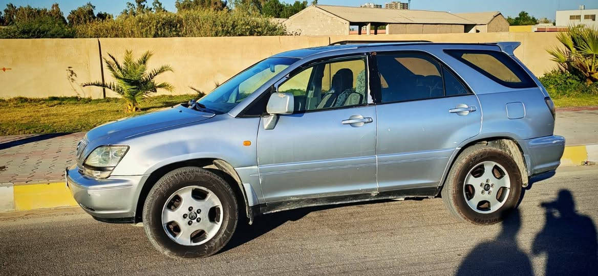 لكزز موديل 2000لون رصاصي سياره نضيفه تبريد شغال رقم انبار تحويل مباشر البيع او مراوس حسب قناعه 
***********
