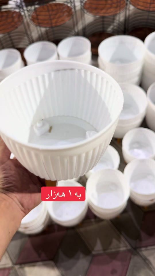 

نص مكتوب في الصور:
- به ۱ هه‌زار