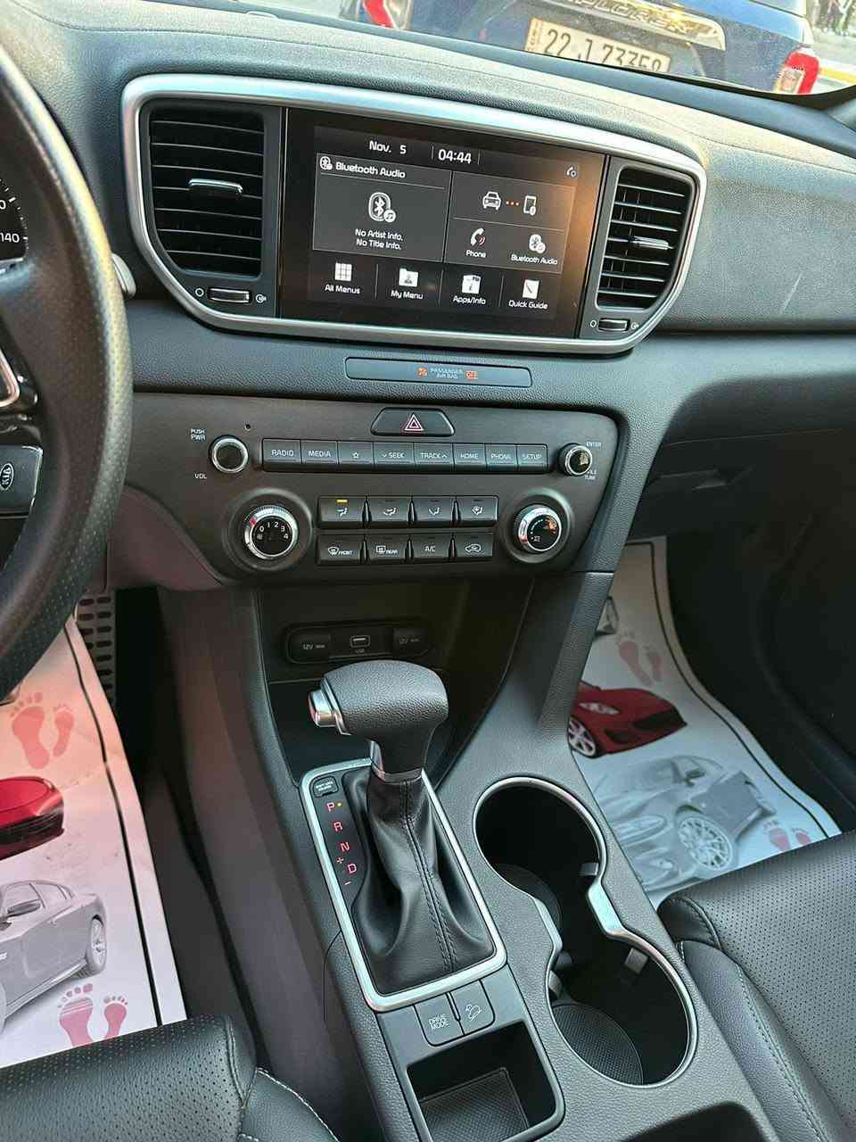 السلام عليكم أخواني......
🚘🔥 للبيع  او المراوسة-° KIA سبورتج 2021 وارد أمريكي 🇺🇸

✨ فول مواصفات كاملة فقط مفتاح مو بصمة

 الباقي فول مواصفات بانوراما تحكمات الخ....

🔹 العداد: 36 ألف ميل فقط 🔹 

🔹 بدون حادث 🔹

 حادثها فقط  {سرقة دعامية}🔹

 سويج 🔑 مو بصمة 🔹

 سيارة مرتبة ونظيفة وتستاهل الفحص

💰 السعر: 180 ورقة 💵 بيها مجال بسيط 
🔄 المراوسة: أراوس حصراً مع {JEEP رنگلر}......أو {TOYOTA>> هايلاندر }

🔍 الفحص مفتوح للمشتري وبالمكان اللي يختاره.

📞 للاتصال: ***********

📱 واتساب:
https://wa.me/9647700051945
