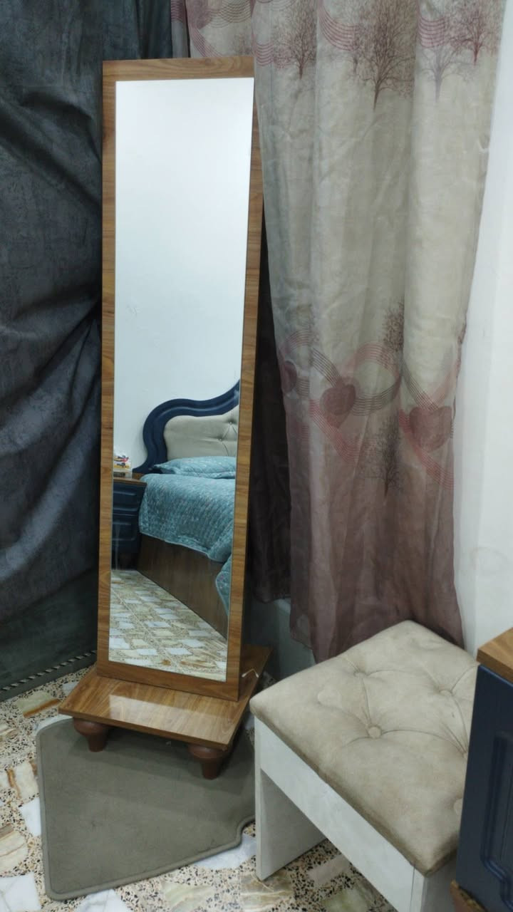 غرفه تركيا للبيع 
الغرفه نضيفه كلش اخت الجديده مابيها اي خلل الشراي يجي ويشوفها 
السعر : 650 الف وبيها مجال
العنوان : بغداد _ الدوره _ زراعي الملا
***********
