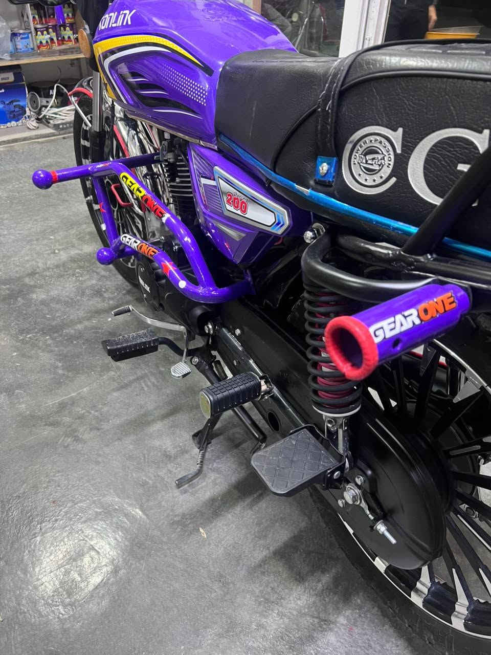 السلام عليكم 
للبيع دراجه سونلك محرك جاكوج  200cc
موديل 25
وياه سويجات 2
بصمات 2
ورقة عاديه
للتواصل (***********)
