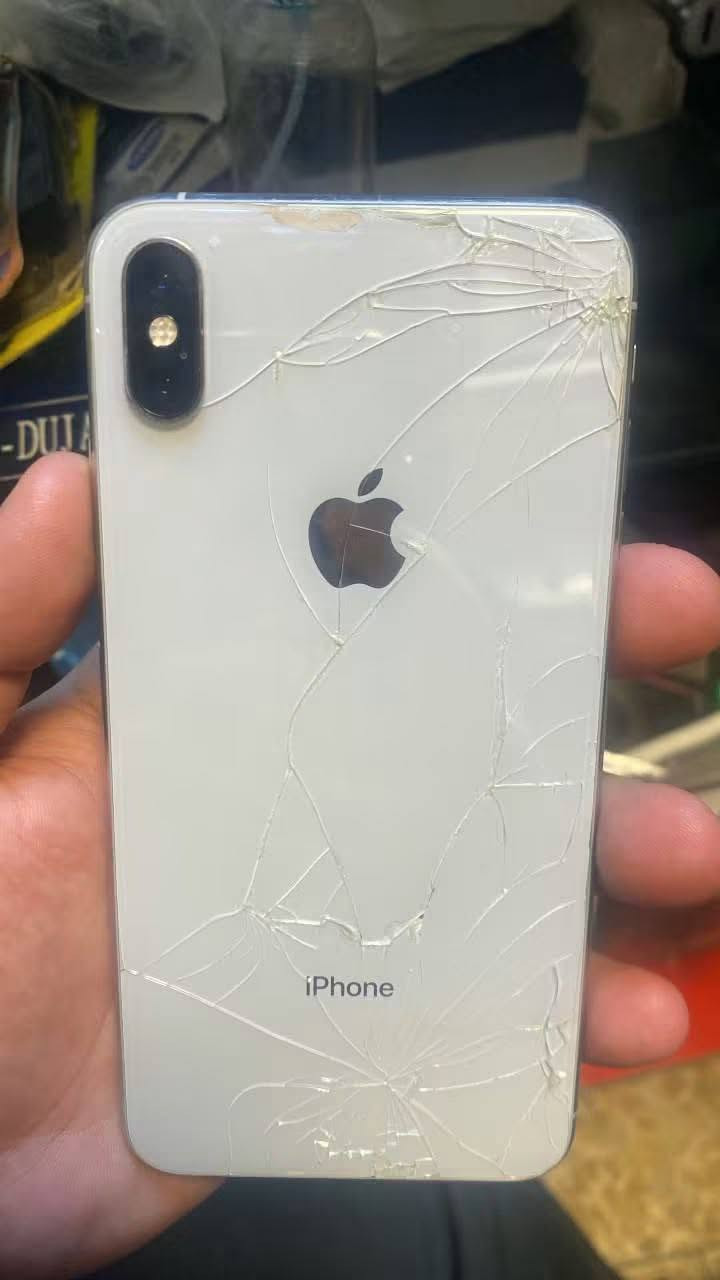 سلام عليكم
ايفون xmax ذاكره 64
بطاريه خدمه الجهاز بس ضهر مفطور 
الباقي بلادي 
نضيف للبيع
175
مكاني بغداد حي الجهاد 
***********

نص مكتوب في الصور:
- ٩:٥٢
- حول
- القطع والخدمة
- تجمع Apple سجل تاريخ القطع والخدمة، ويعرض السجل معلومات عن هذا الـ iPhone وحالته وتفاصيل إصلاحه.
- معرفة المزيد...
- سجل تاريخ الخدمة
- البطارية
- غير معروف
- ٧:٥٦
- ٥٣
- حالة البطارية والشحن
- رسالة مهمة حول البطارية
- حالة بطاريتك متدنية جدًا. يمكن أن يبدل أحد مزودي
- خدمة Apple المعتمدين البطارية لاستعادة الأداء والطاقة
- القصويين.
- العثور على خيارات الخدمة...
- ٧٦٪
- الحد الأقصى للقدرة
- هذا قياس لقدرة البطارية مقارنة بقدرتها عندما كانت جديدة. قد
- تتسبب القدرة المنخفضة بتقليل ساعات الاستخدام بين عملية
- الشحن والأخرى.
- أقصى قدرة للأداء
- ستساعد الأنظمة المضمنة في النظام والمكونات في تخفيف آثار
- الأداء التي قد تلاحظها أثناء التقدم الكيميائي في عمر بطارية
- iPhone.
- شحن البطارية المحسن
- للحد من استنزاف عمر البطارية، يتعلم الـ iPhone من عادات
- الشحن اليومية، بحيث ينتظر ولا يتجاوز ٨٠٪ حتى يحين موعد
- حاجتك إلى استخدامه.
- ٩:٥٢ رجوع حول الاسم iPhone إصدار iOS 18.7.10 اسم الطراز iPhone Xs Max رقم الطراز MT6G2LL/A الرقم التسلسلي G6TXNUSRKPHD الأغاني . الفيديوهات . الصور . السعة ٦٤ غ.ب. متوفرة ٤٩,٢٦ غ.ب. عنوان Wi-Fi 90:E1:7B:5D:CA:D1 Bluetooth 90:E1:7B:54:DB:88 البرنامج الثابت للمودم 7.03.02 SEID EID 8904903214717145451622741912107571310