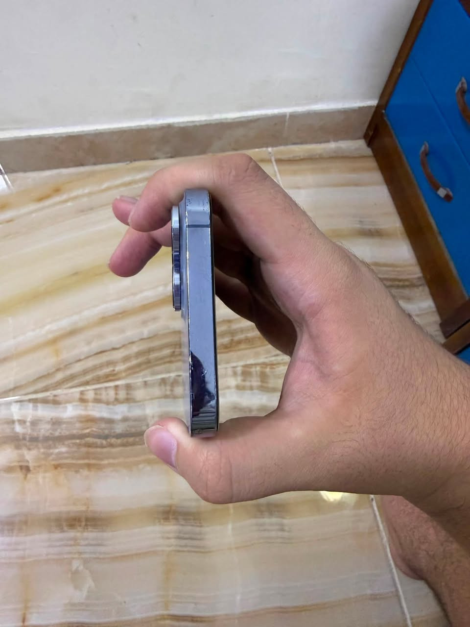ايفون ١٣ برو ماكس بحري كلشي ممبدل بي ذاكره ٢٥٦ بطاريه ٩١ فقط طخات بسيطه بلشاصي
السعر ٧٠٠ مكاني بعقوبه الجديده شارع الطابو
***********

نص مكتوب في الصور:
- ٦:٣٩
- حالة البطارية والشحن
- كما هو الحال مع البطاريات القابلة لإعادة الشحن، بطارية الهاتف قابلة للاستهلاك وتصبح أقل فاعلية مع الوقت. معرفة المزيد...
- الحد الأقصى للقدرة
- ٪٩١
- هذا قياس لقدرة البطارية مقارنة بقدرتها عندما كانت جديدة. قد تتسبب القدرة المنخفضة بتقليل ساعات الاستخدام بين عملية الشحن والأخرى.
- أقصى قدرة للأداء
- ستساعد الأنظمة المضمنة في النظام والمكونات في تخفيف آثار الأداء التي قد تلاحظها أثناء التقدم الكيميائي في عمر بطارية iPhone.
- شحن البطارية المحسن
- للحد من استنزاف عمر البطارية، يتعلم الـ iPhone من عادات الشحن اليومية، بحيث ينتظر ولا يتجاوز ٨٠٪ حتى يحين موعد حاجتك إلى استخدامه.
- ٥:٣٨
- حول
- الاسم
- iPhone
- إصدار iOS
- 26.7
- اسم الطراز
- iPhone 13 Pro Max
- رقم الطراز
- MLKV3LL/A
- الرقم التسلسلي
- QMPNW6XCMH
- الأغاني
- الفيديوهات
- الصور
- السعة
- ٢٥٦ غ.ب.
- متوفرة
- ٢٣٤,٩٢ غ.ب.
- عنوان Wi-Fi
- C0:2C:5C:78:F4:AB
- Bluetooth
- C0:2C:5C:63:91:83
- البرنامج الثابت للمودم
- 5.51.03
