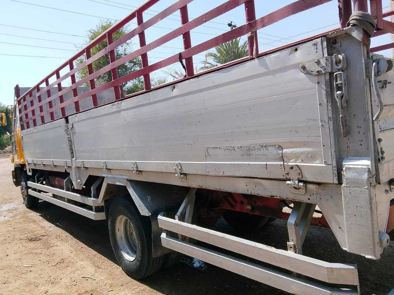 هينو ازوزه موديل 93 مكينه 14 سوبر قبق اسود كفاله كير  جديد حداديه تخم تاير سياره كفاله سته وربع بلاد للاستفسار *********** واسط قضاء الحي
