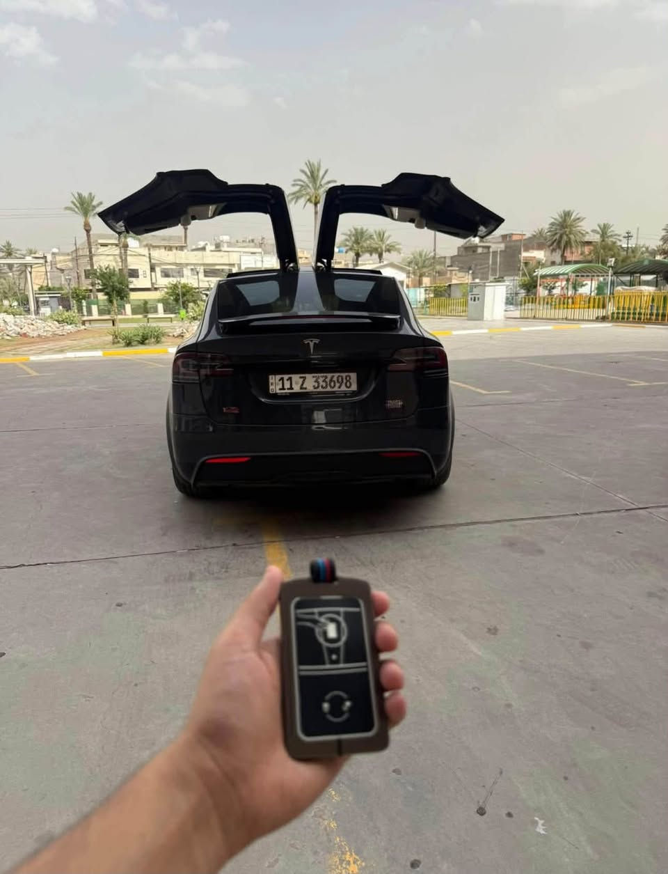 اقبل مراوس شعندك هايبرد 
للبيع تيسلا موديل x الشكل الجديد 

السعر :  50,000$   🔥

اعلى صنف ٦ مقاعد
 Tesla X Plaid
1020 حصان اعلى صنف
تقطع مسافة بالشحنة الواحدة اكثر من 600km
غرفة لون Off white مميزة جدا 
ويل قياس 22 انج
سقف كامل بانوراما
نظام صوتي 22 سماعه 1000 وات خيالي
ستيرنج Yoke
MCU3
معالج AMD قوي جدا بشغل GTA V واي لعبه من Steam على شاشات السياره
كاميرات 360 درجة 
اخر اصدار من كراسي التيسلا
 نظام التعليق هيدروليك Raven
شاشة خلفية كامل التحكم 
شاحن لاسلكي عدد 4 2 امامي و 2 خلفي 
لايتات اماميه ليد ادابتف 
كراسي حامي بارد امامي خلفي 
نظام الاوتوبايلوت 3.0 FSD السائق الآلي 
أبواب كهربائية امامية وخلفية مع خاصية الفتح التلقائي 
تحكم كامل بالسيارة عن طريق التلفون
واضافات عديدة اكثر بكثير مما ذكر 
مرقمة جاهزة

📍موقعنا بغداد 

🚘خدمة العملاء :

☎️ ***********
