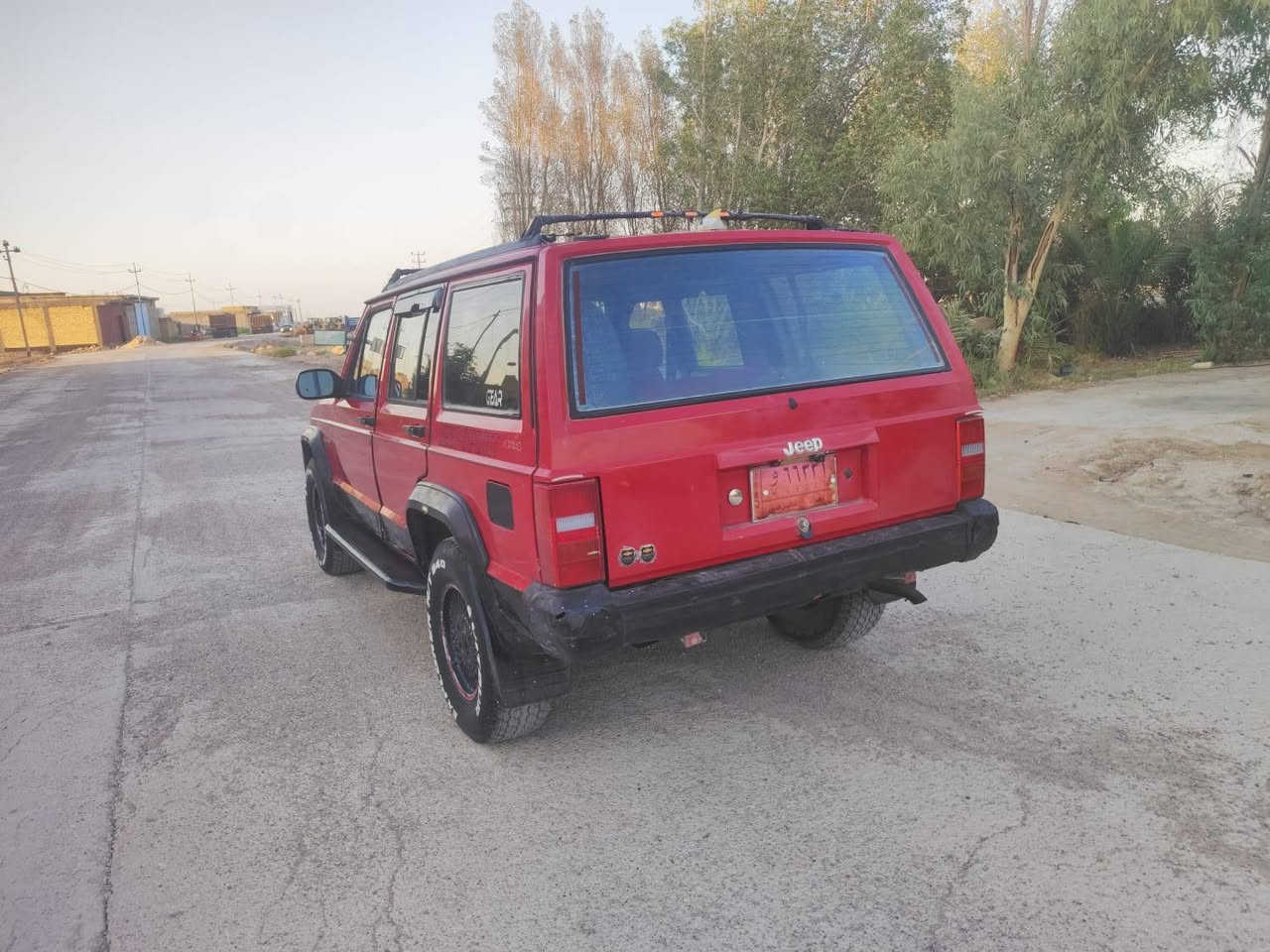 جيب شيروكي موديل 1993 رقم بغداد تحويل مباشر مكينه وكير بلاد سياره بلاديه وجاهزه تخم تاير حداديه مكفوله مكفوله من ضربه والعيب الشرعي السعر 30$ ورقه وبيه مجال لشراي العنوان ذي قار قضاء الفجر
 للستفسار ***********
