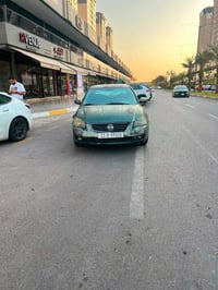 نيسان التيما • ٢٠٠٦ • محرك يدخن