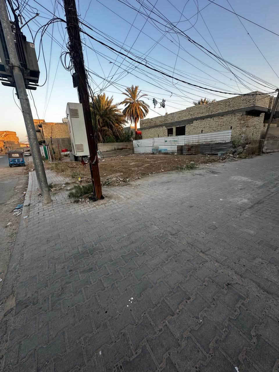 السلام عليكم قطعه البيع المساحه ٢٠٠متر ركن على فرعين وعلى الشارع الرئيسي العنوان الشعله الدوانم شارع مدرسة نساىم العلم السعر ١٢٠وبيها مجال وعادي ينباع منها نص او ٥٠متر الواجها ١٦متر والنزال ١٢ونص تصال ***********او مرسله الصفحه
