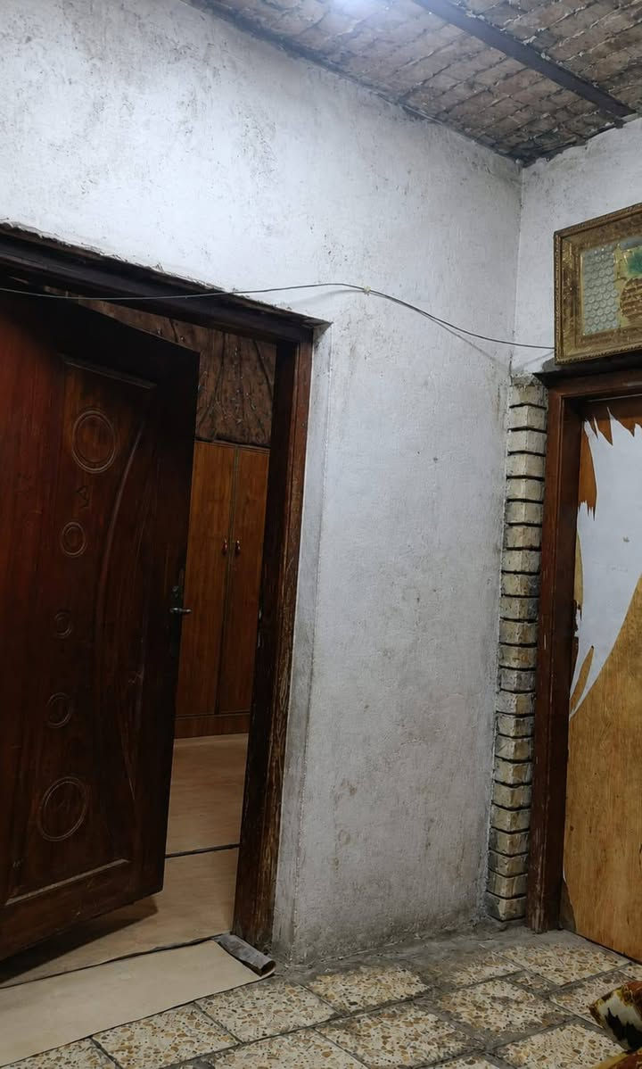 سلام عليكم بيت طابو صرف 🌑🔥
المساحة:100

الموقع: دوانية مركز قرب جامع القأم 
كريم طارش بل فرع مالتة يبعد عن الشارع 20متر 

بيت دولان ممر 
بي غرفة براني  طارمة مطبخ صحيات داخلية خارجية  
السعر خاص او تصال ***********
