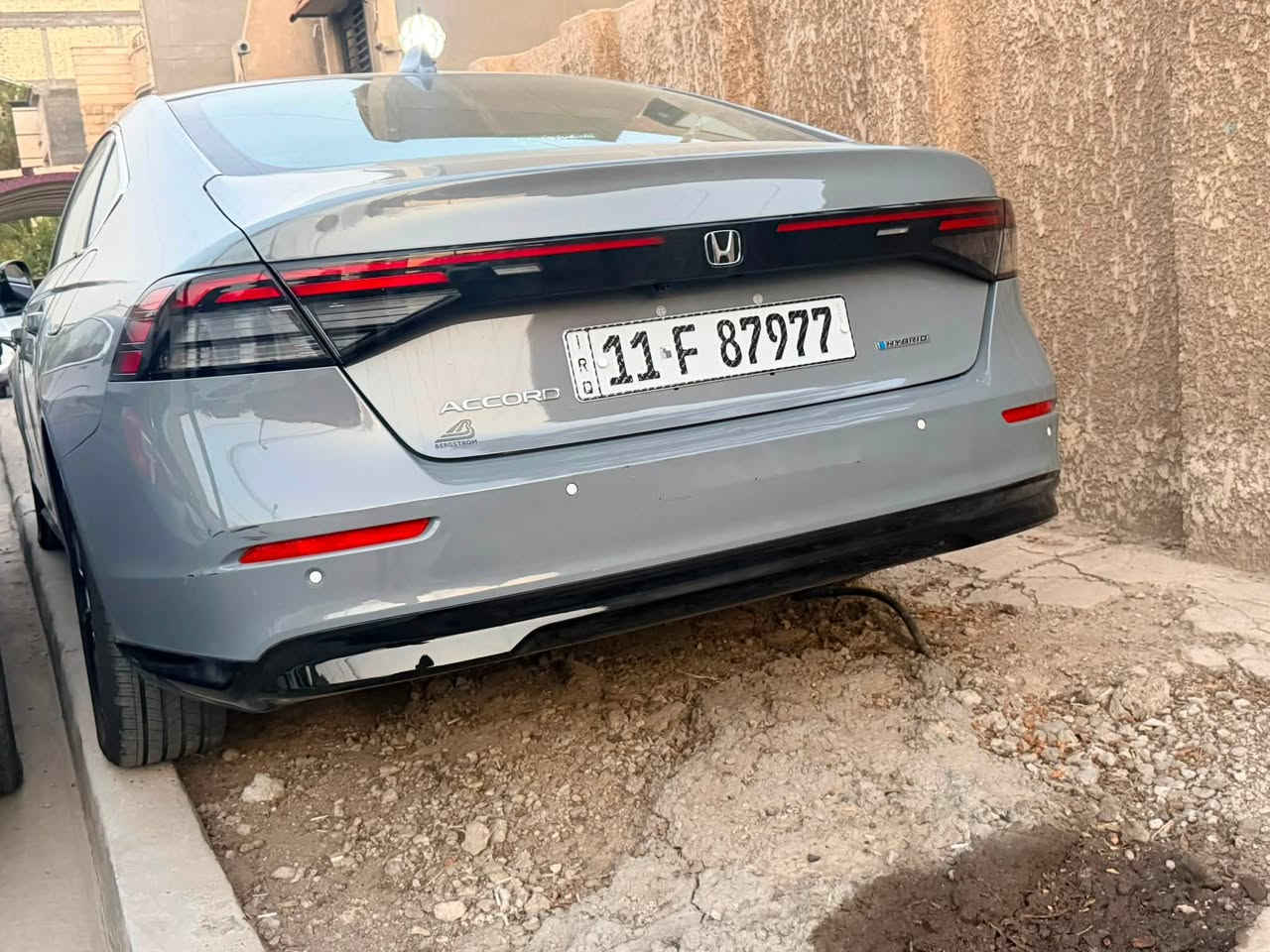 السلام عليكم 
هوندا اكورد موديل٢٠٢٤
لون سمنتي 
ماشيه 15 الف مايل 
فول موصفات 
تقرير مياه امطار محدثه بل كامل تورنك  السيارة مبدل سستم كامل كهرباء يعني ولاعطل بيه وكفاله عمه بل سيارة من الصبغ وكهرباء يعني سيارة كلين 
مكان السيارة بغداد الاعظمية 
للتواصل 
***********
