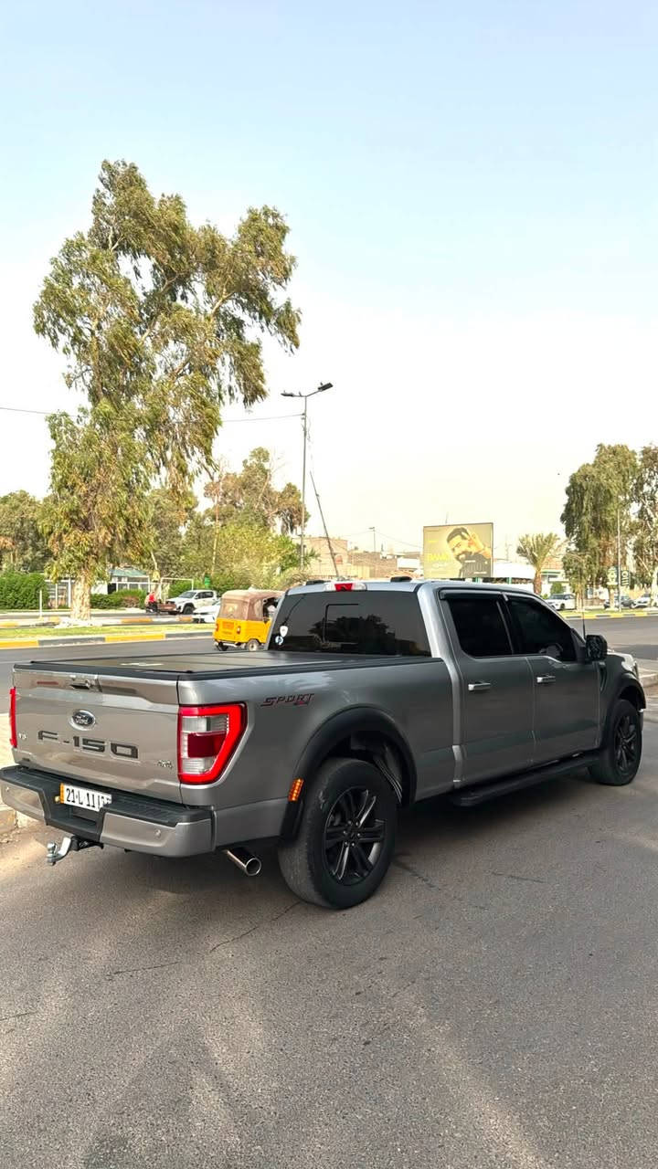 سلام عليكم للبيع 🔥 Ford F-150LARIAT 2023 – 🔥

🚘 الموديل: F-150 2023LARIAT
⚙️ المحرك: 5.0 V8
🔄 گير: أوتوماتيك طياره عشر نمر 
🛞 دبل 4×4

✨ المواصفات:فول عد البنوراما
• جلد فاخر
• كراسي أمامية كهربائية + ذاكرة
• تبريد وتسخين المقاعد
• تسخين الستيرن
• شاشة كبيرة 12 إنچ
• Apple CarPlay + Android Auto
• كاميرا 360°
• حساسات أمامية وخلفية
• مراقبة النقطة العمياء
• رادار + مثبت سرعة متكيف
• تحذير مغادرة المسار
• فرملة طوارئ أوتوماتيكية
• تشغيل عن بُعد
• دخول وتشغيل بدون مفتاح
• شحن لاسلكي
• إضاءة LED كاملة
• مرايا كهربائية قابلة للطي
• فتحة خلفية كهربائية
• نظام صوت B&O
• شاشة معلومات رقمية
• دفع رباعي 4×4
• ويل 20 إنچ
• كاميرا خلفية
• حساسات مطر
• إضاءة داخلية Ambient
.بصمات بل ابواب 
.هوك خلفي 

رقم سليمانيه بسمي وكاله او تحويل 
بيه باج تضليل 80‎%‎ 
ماشيه 55الف 

السياره وارد كندي كلين حادثه فقط  سرقه مري جانبيه 
مكانه بغداد شارع فلسطين 
السعر 370$او بيه مجال نشاءالله 
***********
