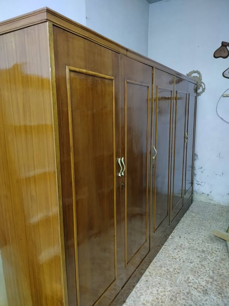 السلام عليكم
كنتور 5 ابوب
تزگام عراقي قوي
كنتور كامل ونضيف
بسعر مناسب 
للاستفسار
*********** عمارة, ميسان
