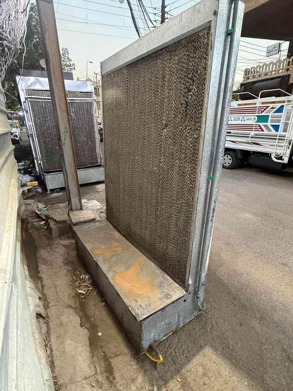 السلام عليكم للبيع تبريد صحراوي 
ارتفاع 2 متر عرض متر ونص 
حلفه زيتيه 
حوض 200 لتر 
*********** 
بغداد
