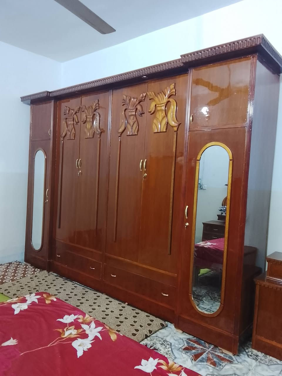 سلام عليكم غرفت خشاب البيع السعر 650 الستفسار عل رقم *********** الموقع التئميم فريب عله ركن المدينه
