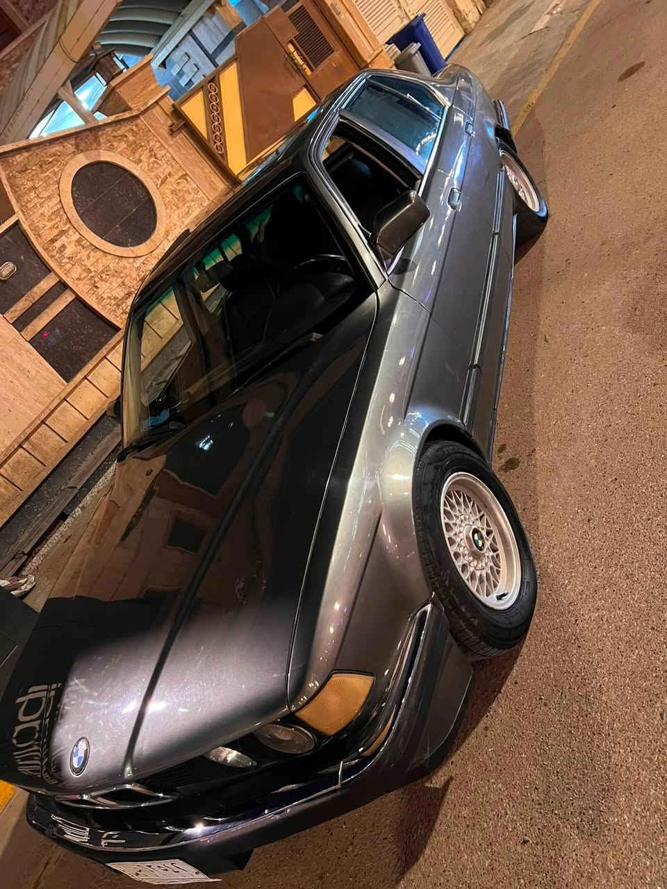للبيع BMW 1990 🔥بدون حادث 
مصبوغه عام للجماليه وصبغ مرتب 
السياره غرفتها حلوه 
تبريد يحتاجله صيانه بي ليك 
السعر 45 وبيها مجال

مكان السياره اليرموك 
***********
