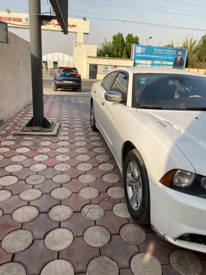 متاح جارجر للبيع 2011 بيه بارد بالجاملغ الخلفي اليسره وبيه تلكيطات بالقماره 
مكفوله من العيب الشرعي 
الساره مطلوبه 600 الف ولسنويه ضايعه راعيه موجود يمي 
السعر 110 قفل فقل العنوان البصره ابو الخصيب
***********
