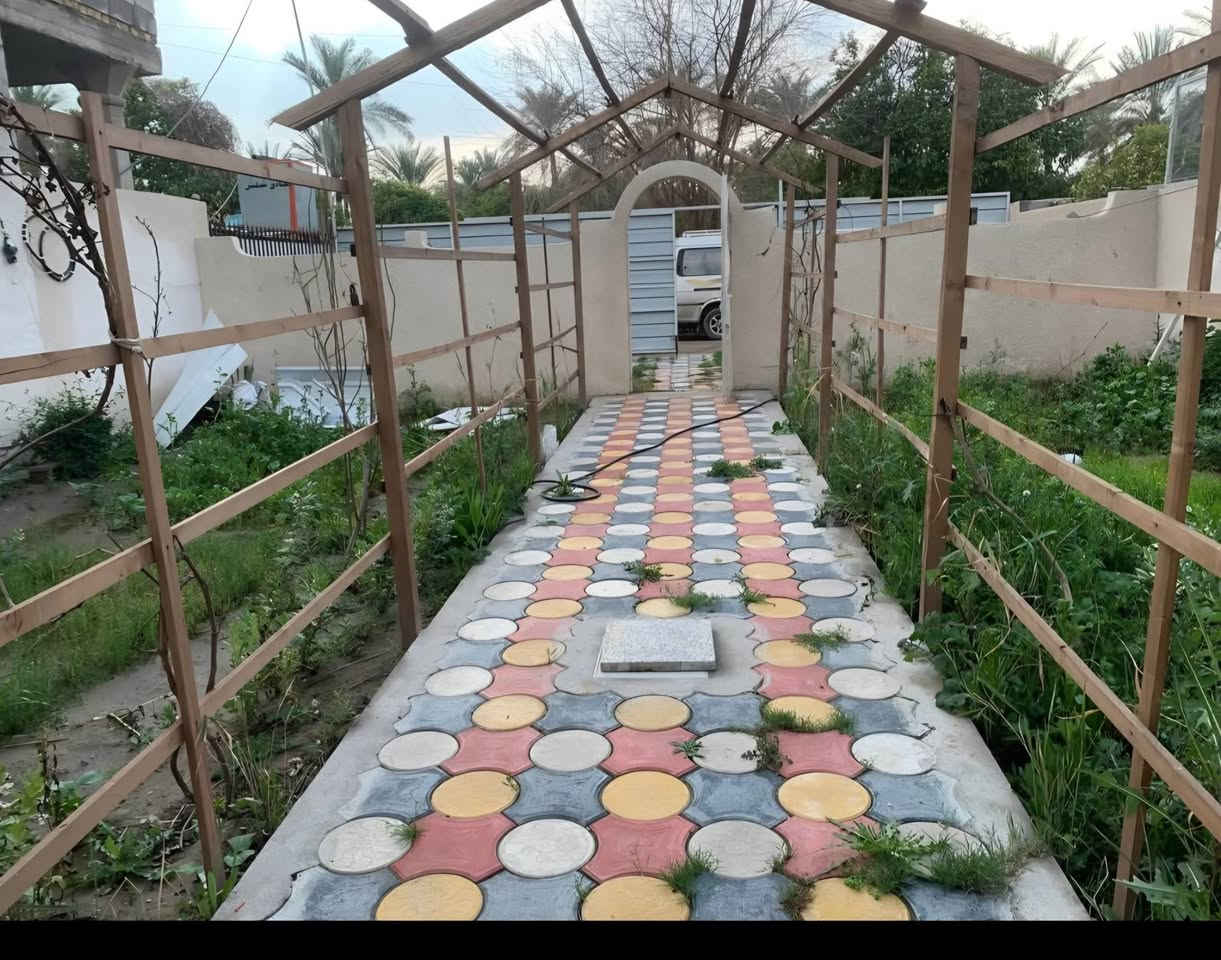 بيت مساحه ٣٠٠ متر منطقه لبحيات قرب مزرعه عدنان خير الله سعر ٥٥ مليون ***********
