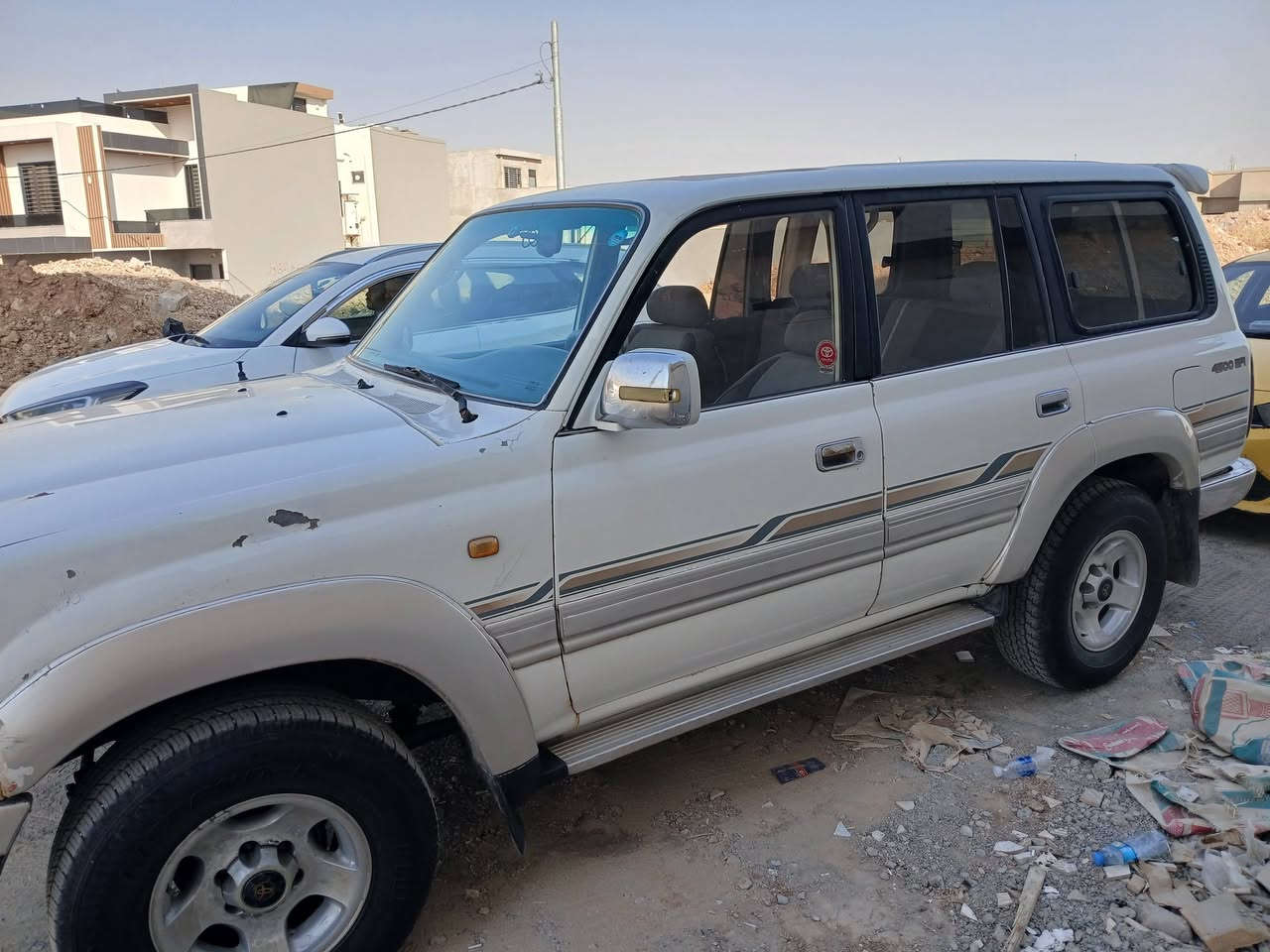 سلام عليكم 
لاند كروز ليلى علوي 
فول مواصفات
موديل 1992 
مكينه 6 كابريتر بانزين
مكينه وكير شرط 
صبغ حزام جماليه بلا حادث شرط 
طخم تاير جديد باتري جديد 
رقم شمالي جديد 
مكان الموصل 
تواصل ***********
