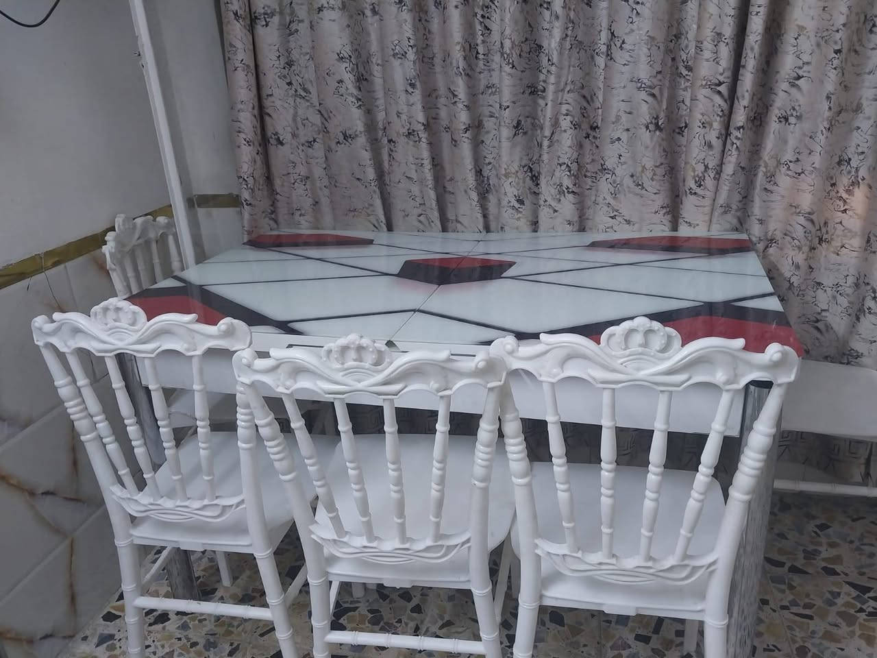 ميز وكراسي • يتكبر ويتصغر • حي الجامعه