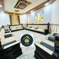 شركة الملكة • خشب سنديان • تصاميم حسب الطلب