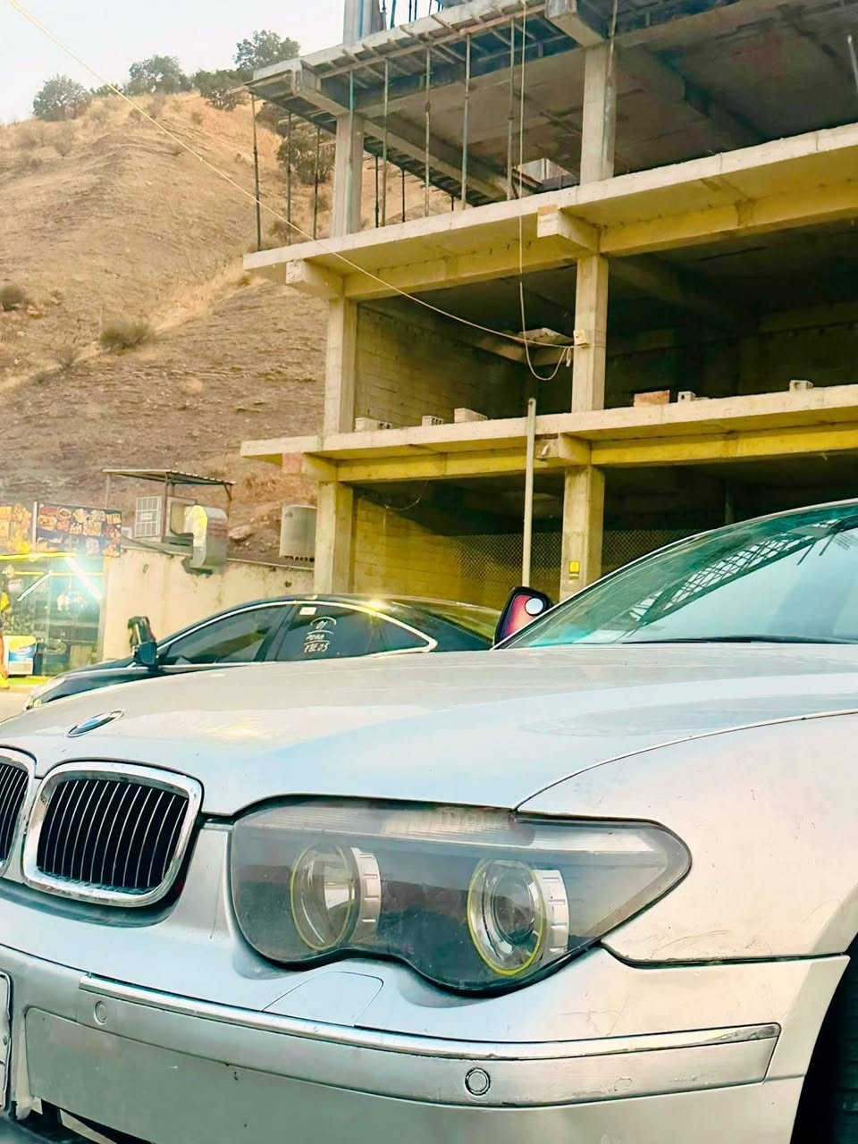 سلام عليكم شباب باخره موديل 2002 لارج باب طويل فول موصفات اربع أبواب شفط اربع بردات كهرباء منظومه تبريد جديده كشنات تتدفئه وتبريد وكهرباء ومنظومه احتراق جديده من الفيت بم لبللكات وسياره فتحه سياره جديد مصبوغه جماليه كهربائيات مرايات كهرباء سيارة بلاديه  نصبته حلوه نجيك ع نواقصه
شيال كاردن عندي التكم الوسطيه مال الغرفه مكسوره ليطه يرادله تكم وسطيه
 رقم بصرة سنوية ل 27 تحويل مباشر عليه غرامه ينزل من سعره
السعر 85 وبيه مجال بسيط وماكو هيج سعر
مكاني بغداد 
الرقم***********1
