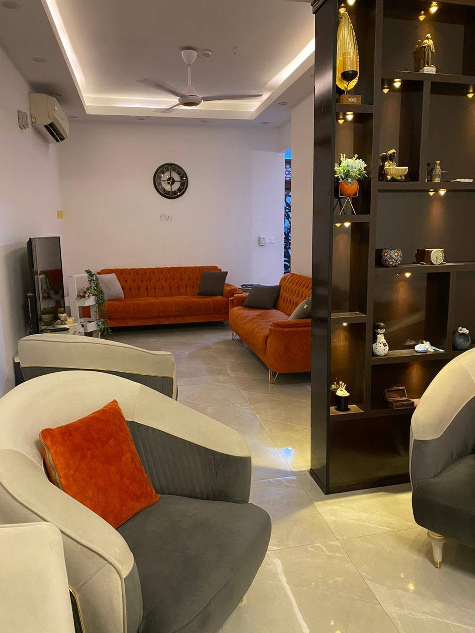 اعلااان مميز 🔥😍
دار للبيع بناء حديث 

 في #الغزاليه العمداء قرب مول ساعه 

مساحه 150م واجهه 7.5نزال20

يتكون من 4غرف نوم 

صاله 
حولي 
مطبخ 
صحيات عدد3
كراج 
حديقه 

بيتونه 
سطح 
لاستفسار 
***********
