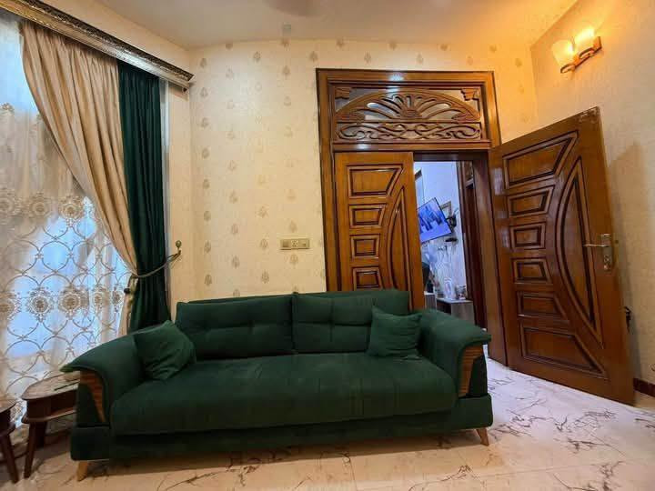 🛑 دار سكني  للبيع 🛑 
 مطلوب إسكان 12 مليون 
المنطقة : الديوانية ؛حي الجامعه 🚩 
اقرب نقطه ؛قرب شارع اسوات
المساحه :100 متر🏛️ ركن واجهة 10
    
         كونكريت مسلح 
           بناء حديث 
التفاصيل :  الطابق الاول🛑 غرفه وصالة واستقبال ومطبخ  وصحيات داخليه وخارجية 
الطابق الثاني؛ثلاث غرف نوم وصاله ومجمع صحيات 
للاستفسار 
     مراجعة مكتب رسول الوزني للعقار  
الديوانية . حي الحضارة بداية شارع اسواق طيبة
 للمعلومات ولمزيد من التفاصيل ⬇️
       مراسلة الصفحة  
      او الاتصال
***********
