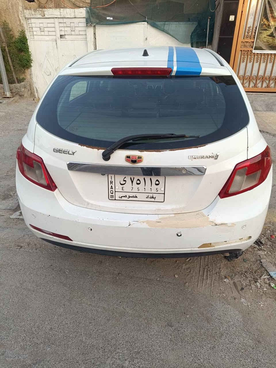 جيلي ام كراند C7
مديل 2013  رقم بغداد سنويه لل29 تحويل ثاني يوم تبريد ثلج كله شغاله لايتات زننون دواخل جلد مكينه وكير بلاديه 6 نمر بيه قطعتين صبغ جاملغ وباب وبيه طخات خفيفه يعني يرادله صبغ مكاني شعب سعره 42 وبيه مجال بسيط 
رقم التليفون ***********
