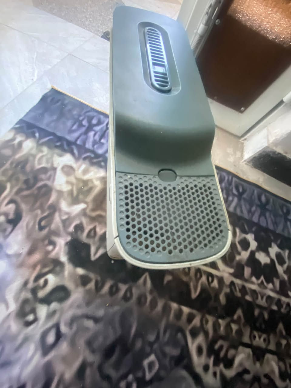 اكس بوكس 360 كامل ملحقات جوستك ومحوله وهارد جبير بي فوك 50 لعبه سعره 100 وبي مجال مال بيع 
***********  واتساب
