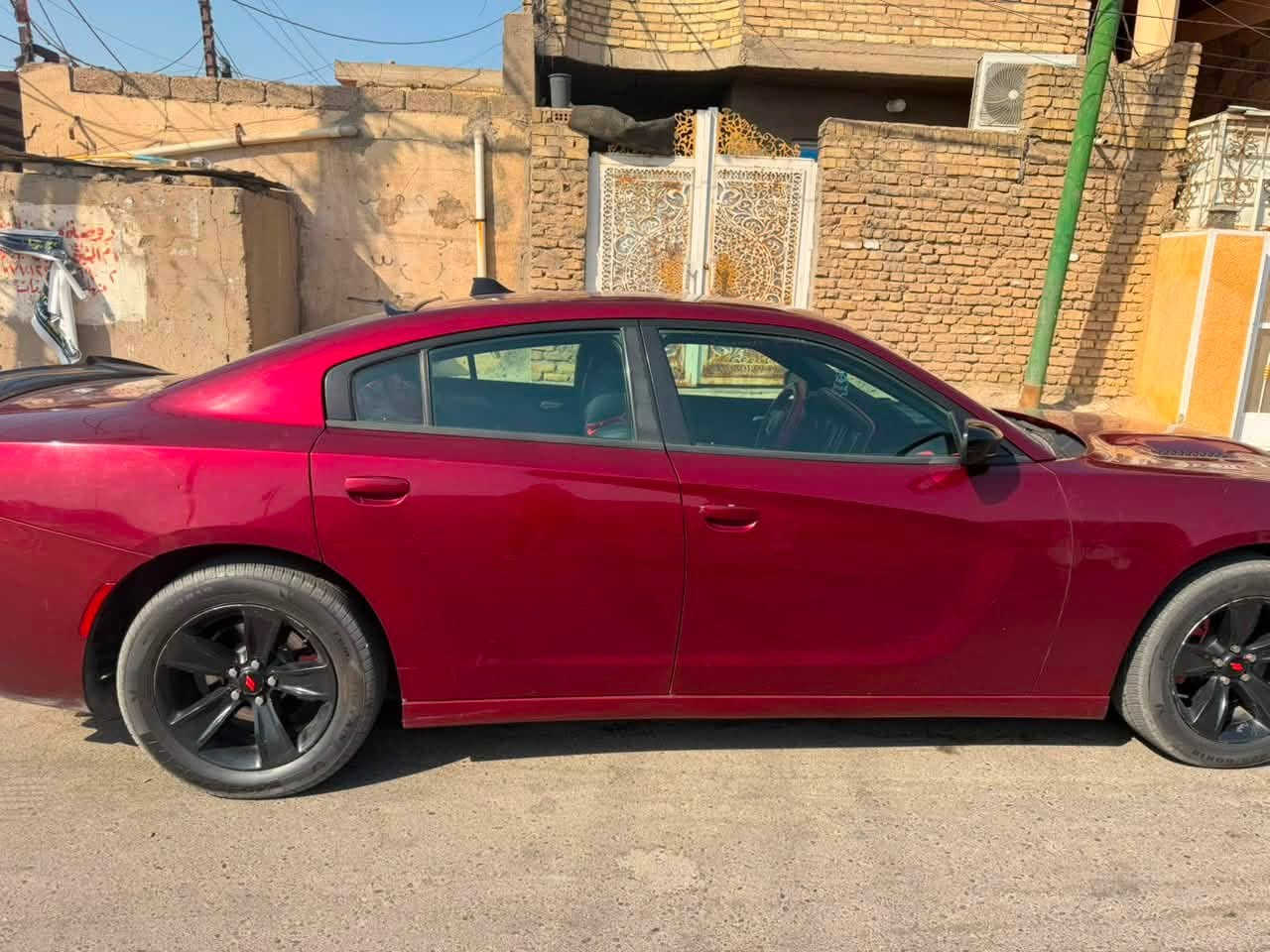 سلام عليكم سياره جارجر موديل 2019 سياره اس اكس تي مواصفات عاديه خليجيه صاير بيه جاملغ صفحت السايق والبنيد محدث مكان سياره بغداد حي اور 
رقم ***********
سعر 200 وبيه مجال
