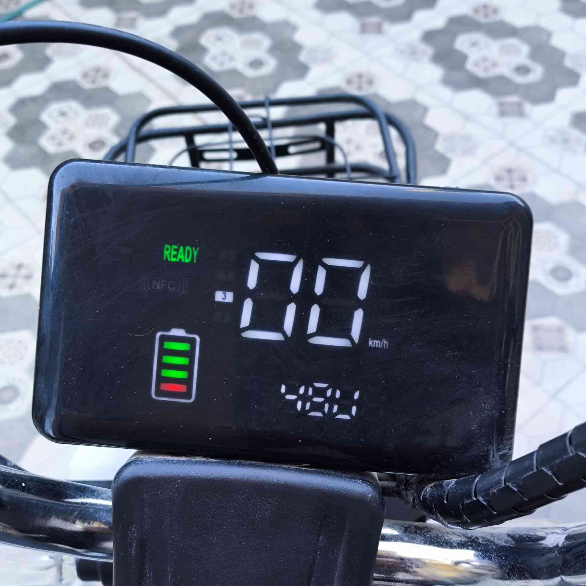 نضيفه جدا
3 باتري + 48v
شاشه 
4نمر
أناره جانبيه 
استخدام كلش قليل 
مكان: الديوانيه 
سعر 250 وبيها مجال حك الجيه 
***********
#ادمن
