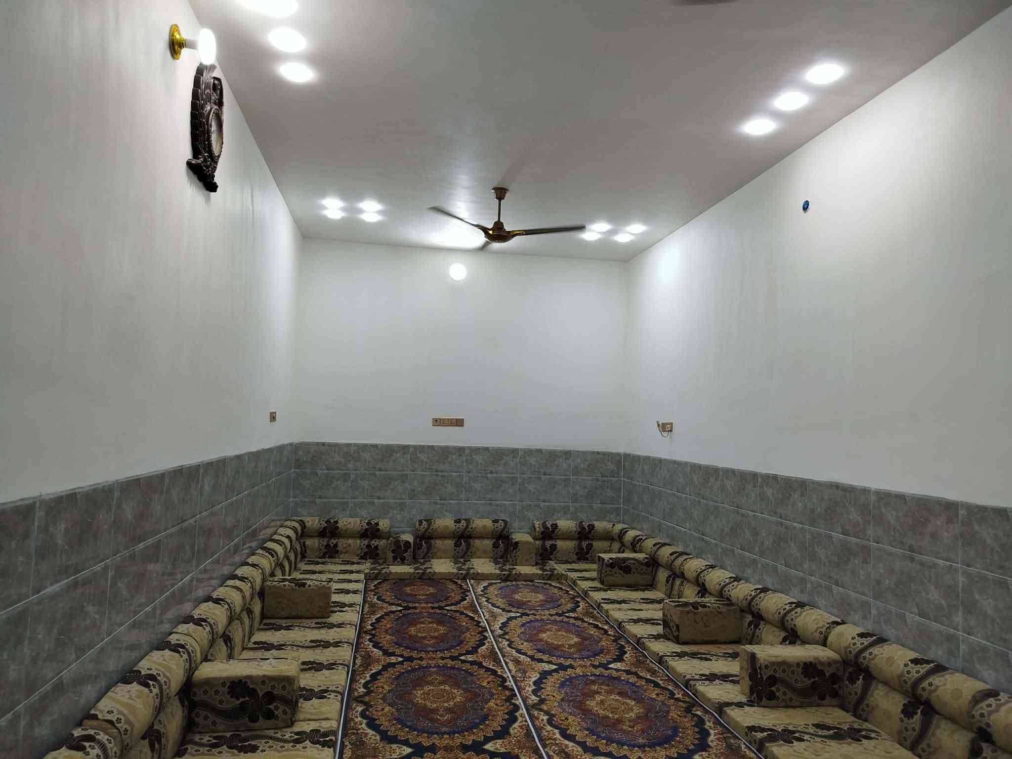سلام عليكم  بيت للبيع زراعي   يحتوي على غرفتين نوم + صاله + مطبخ + استقبال  الموقع خلف اساله الماء حي الزهراء الثاني  وبالضبظ بل قرب مدرسه خديخه ووارث الابتدائية البيت بناء ح جديد تقريبا صار سنه الستفسار اتصال على الرقم ***********
