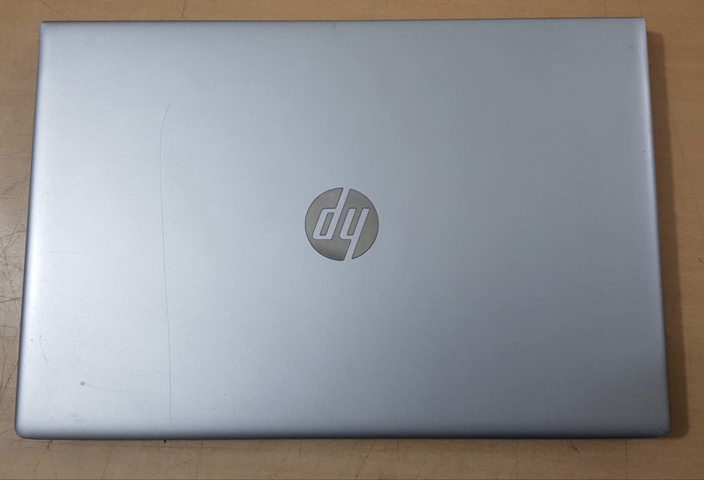 تحية طيبة .. لابتوب  hp كور اي 5 الجيل الثامن ورام 8 كيكا وهارد ssd 128 اصلي لكزر حجم الشاشة  15.6 بيها ملاحظتين بسيطة الاولى اكو بكسلات بيضة يم الكاميرا ما تبين الا بالخلفية السودة موضحة بالصورة الاخيرة و اكو شخوط بسيطة بالكفر بظهر الشاشة سعر هيجي مواصفات بالسوك مو اقل من 300  اني نزلت من سعرها 100 الف ودابيعها ب 200

                      (( السعر ثابت 200 الف دينار  ))

hp probook 650 G5
المعالج  Core i5  الجيل الثامن
رام 8 كيكا 
هارد  ssd 128 Laxer 
حجم الشاشة 15.6 
ويندوز اصلي

 للأتصال عادي و واتساب *********** 
شارع الصناعة اوقات الدوام ( 9 - 4 ) يوجد خدمة توصيل داخل بغداد ولجميع المحافظات لمشاهدة كافة الموديلات 
يرجى زيارة الموقع على الفيس بوك ( لابتوب بشير لاين
