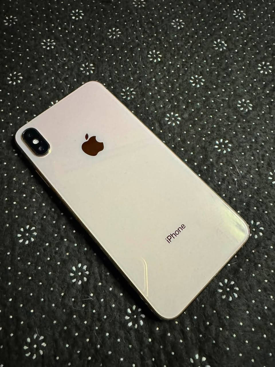 السلام عليكم
Iphone XS MAX 
تك سيم ذاكره 64 لون ذهبي فيس ايدي ما يشتغل مبدل بطاريه نسبتها 84 الجهاز حيل نطيف المشكله الوحيده الكامرات ما تشتغل السيم كارت شغال بدون اي مشكله مايكات رجاج سماعات اتصال كلو بشرط 
السعر خااص او واتساب ***********

